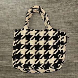 Black and White Houndstooth Tote Bag